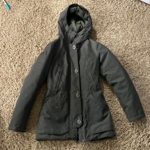 Women’s North Face green winter coat. Size XS. Detachable fur for hood.